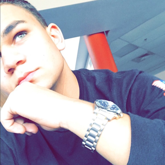 Meet your Posher, Cody - Picture 2 of 8